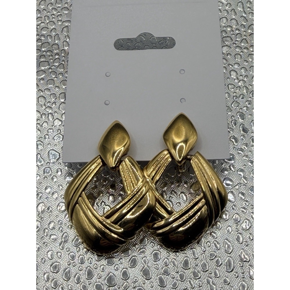 STUNNING‎ VINTAGE ESTATE SIGNED TRIFARI GOLD TONE 1" CLIP EARRINGS!